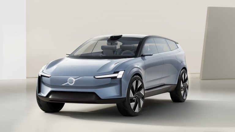 Volvo Concept Recharge - foto studio tre quarti anteriore