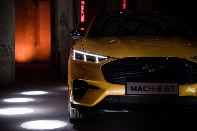 Ford Mustang Mach-e GT - dettaglio frontale