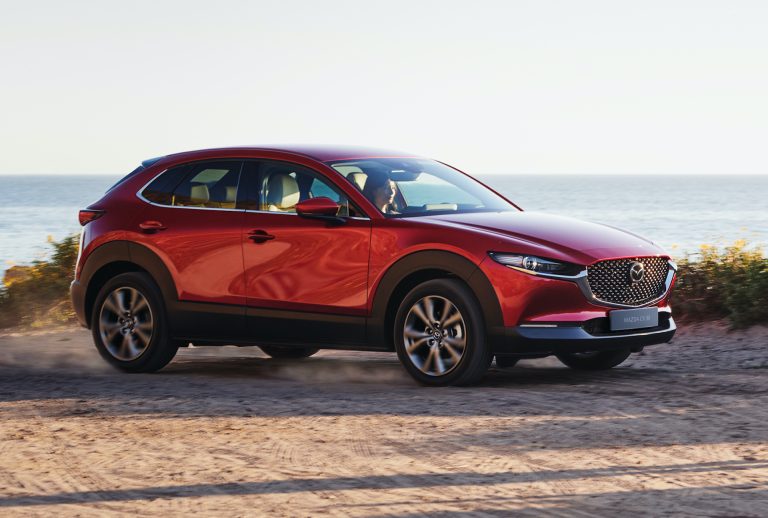 Mazda CX-30 vista tre quarti anteriore