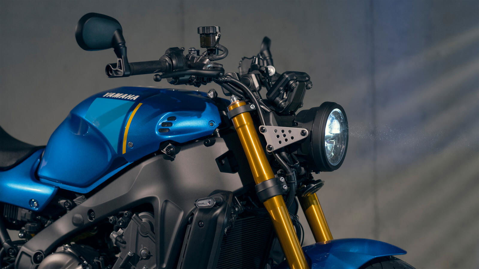 nuova Yamaha XSR900 faro tondo