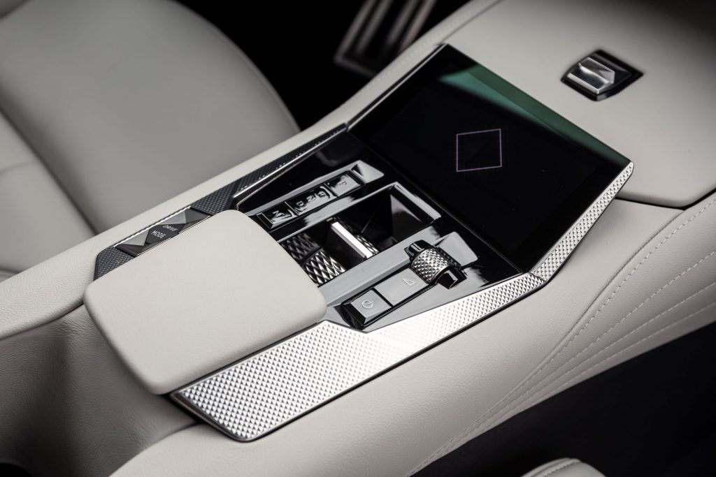 DS4 - interni dettaglio tunnel centrale