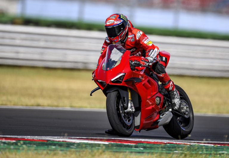 Nuova Ducati Panigale V4S
