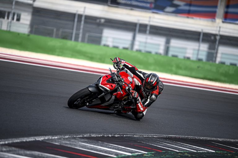 Nuova Ducati Streetfighter V"