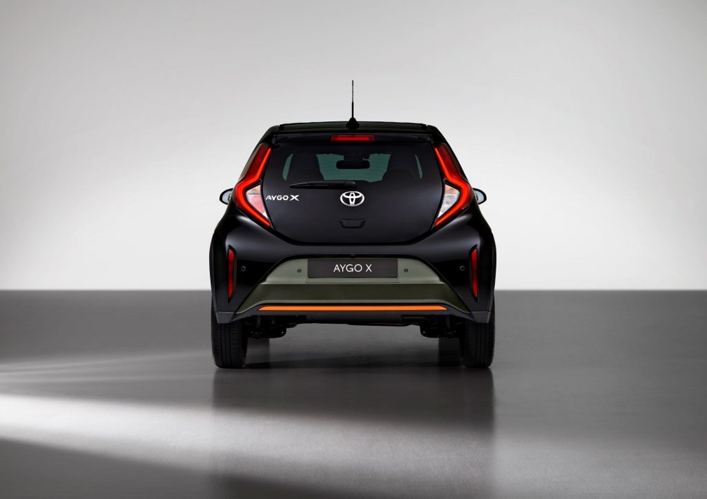 Toyota Aygo X - statica studio posteriore