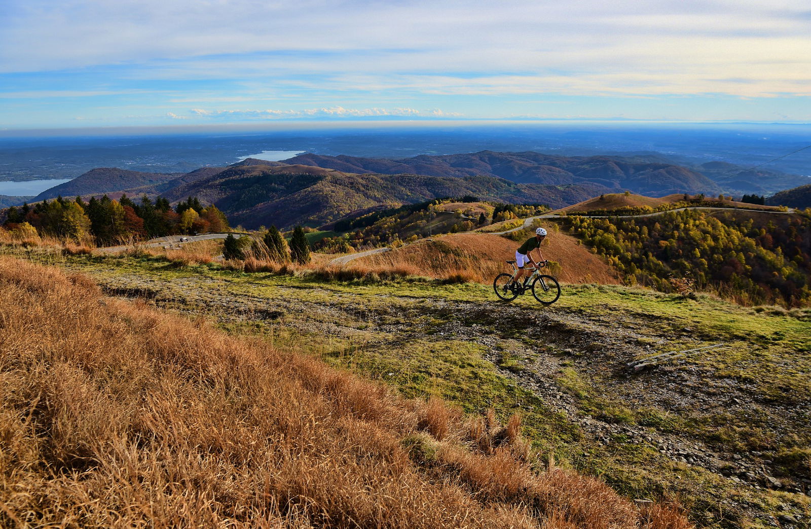 canyon grizl suspension movimento laterale off road con panorama montagne