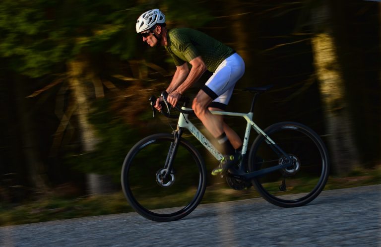 canyon grizl suspension movimento laterale su strada