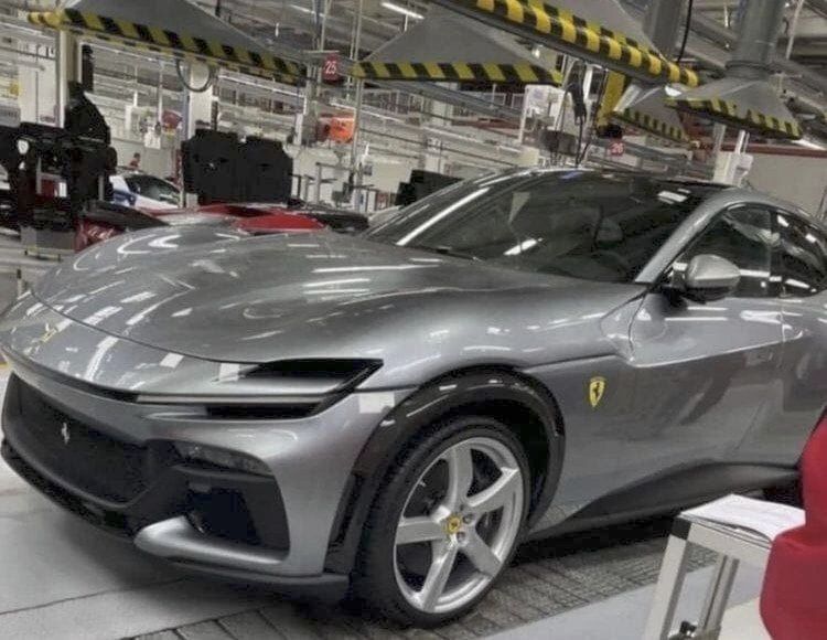 Ferrari SUV frontale