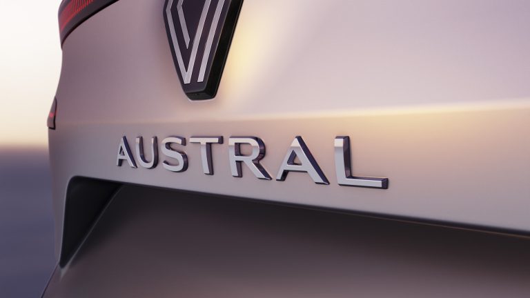 Renault Austral - dettaglio logo posteriore