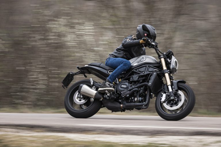 Benelli Leoncino 800