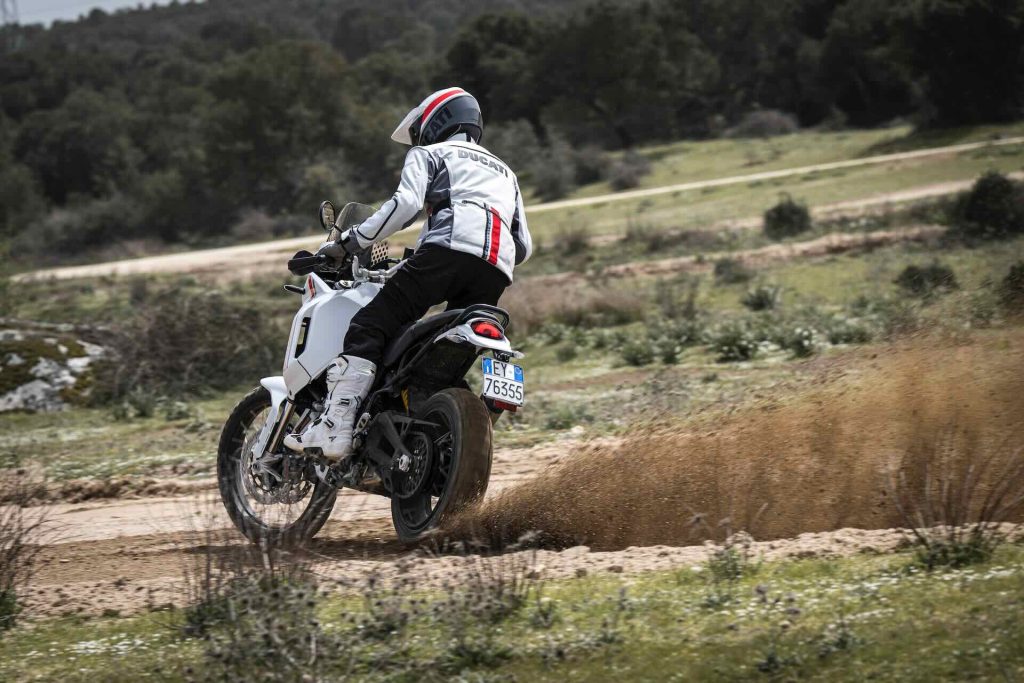 Ducati DesertX derapata