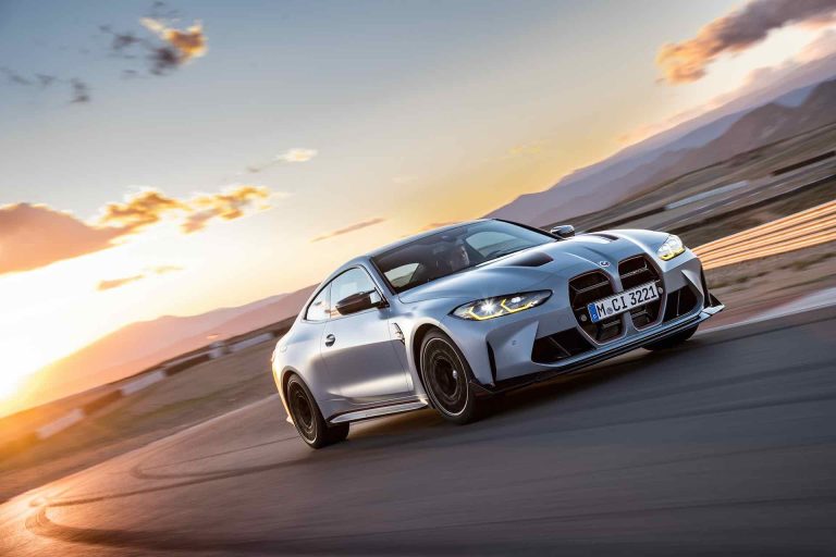 BMW M4 CSL tre quarti anteriore