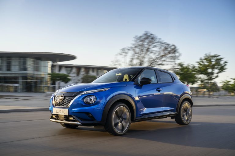 Nissan JUKE Hybrid - tre quarti anteriore
