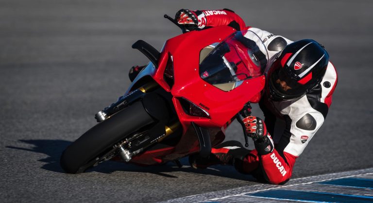 Ducati Panigale V4 2023, pista