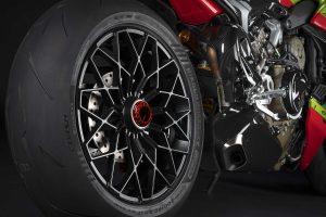 Ducati Streetfighter V4 Lamborghini ruota posteriore con monobraccio