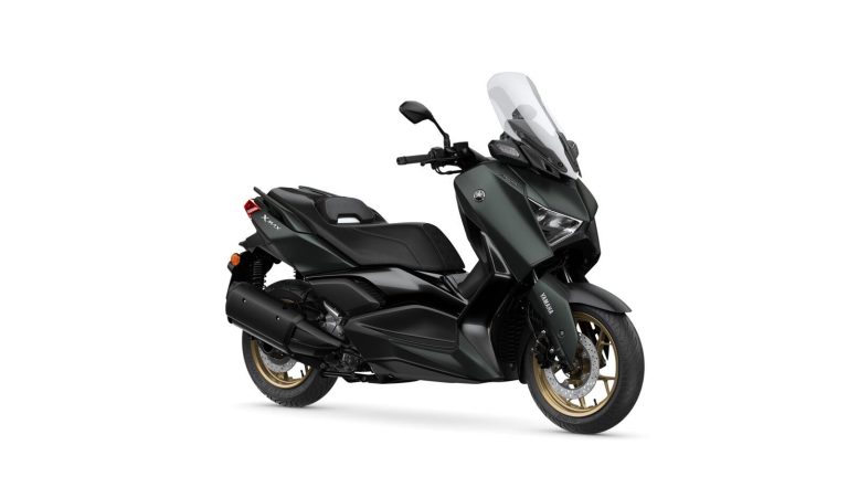 Yamaha XMAX 300 Tech MAX 2023 tre quarti anteriore