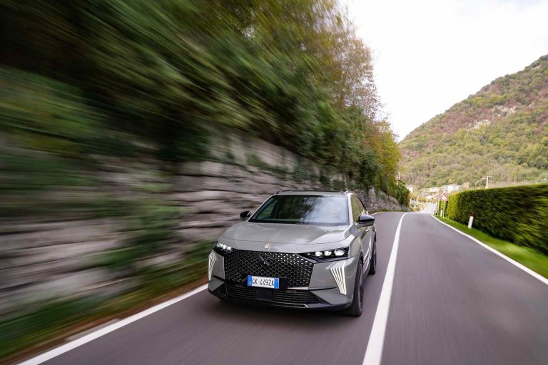 prova nuovo ds7 plug in 225 CV