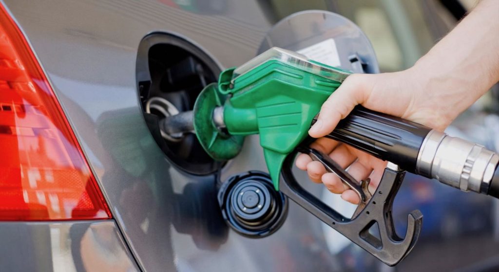 prezzi benzina, fare il pieno