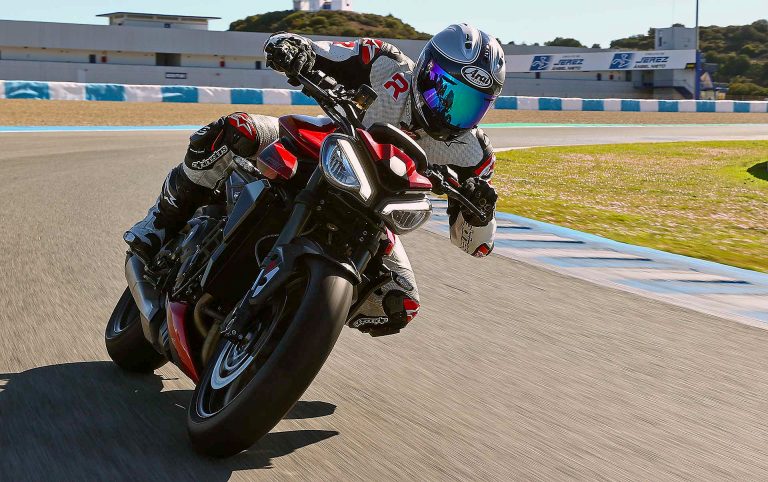 Triumph Street Triple RS 2023 in pista