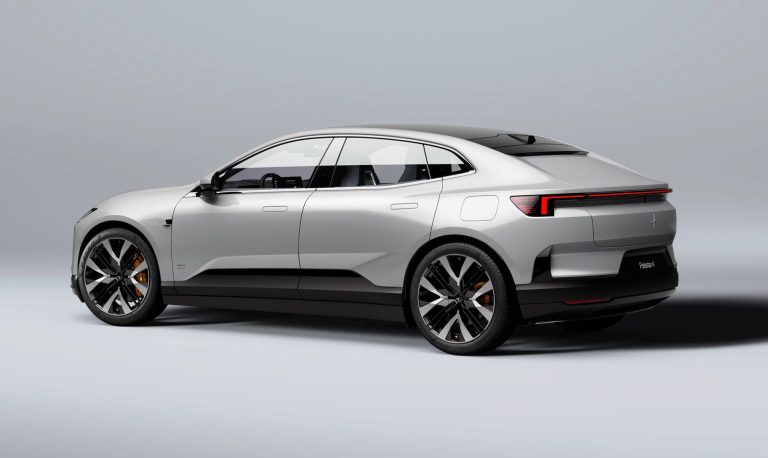 Polestar 4 tre quarti posteriore
