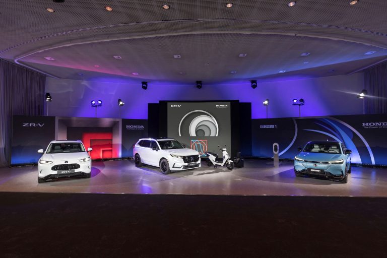 Honda ZR-V, CR-V. EM1 e e e:Ny1 a Francoforte