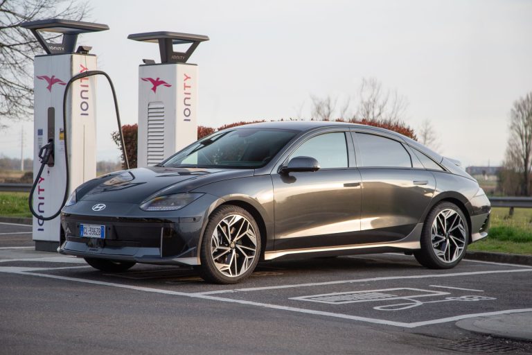 Hyundai Ioniq 6 in carica