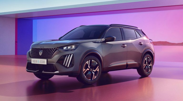 nuova Peugeot e-2008 restyling 2023