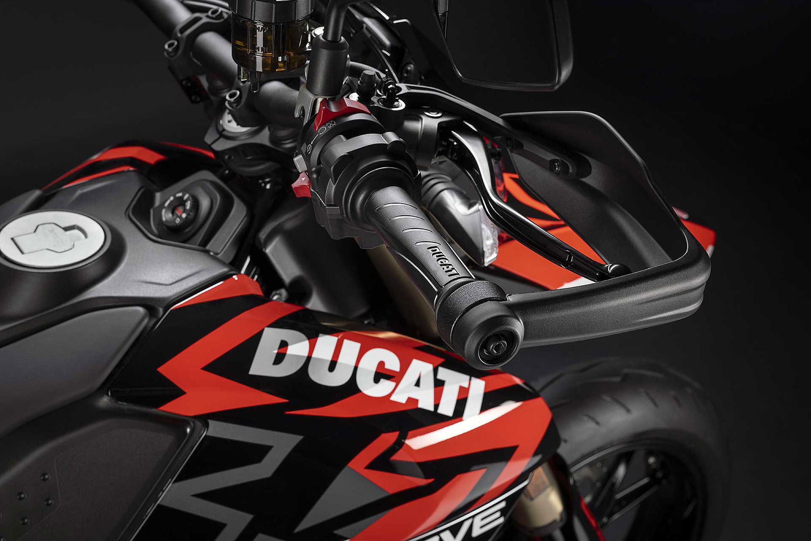 Red 698 Ducati Hypermotard 698 Mono - prova - RED Live
