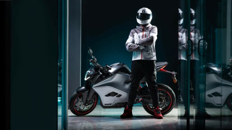 Ultraviolette F77 e F99