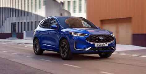 ford kuga 2024 vista tre quarti anteriore in città