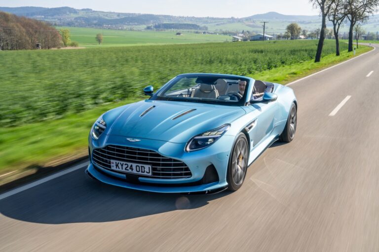 Aston Martin DB12 Volante