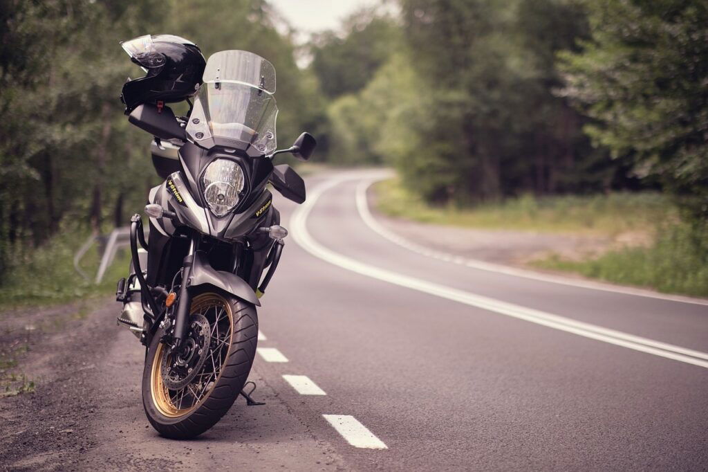 Suzuki V-Strom 650 a lato strada