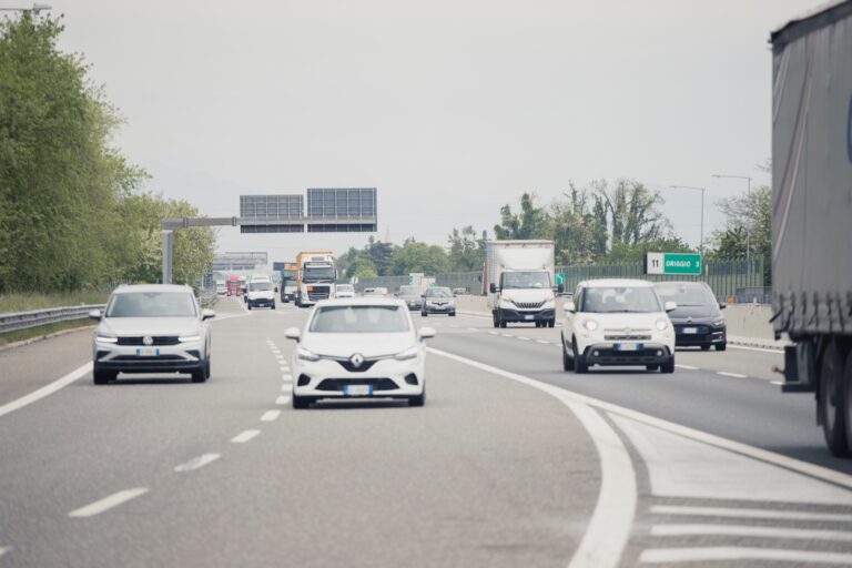 auto in autostrada