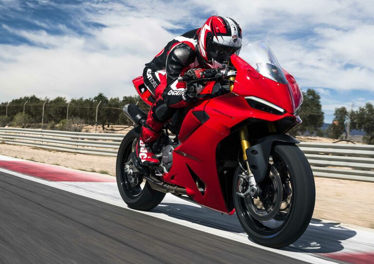 Ducati Panigale V2 S 2025