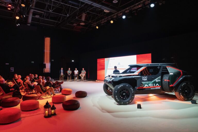 conferenza Dacia Road to Dakar