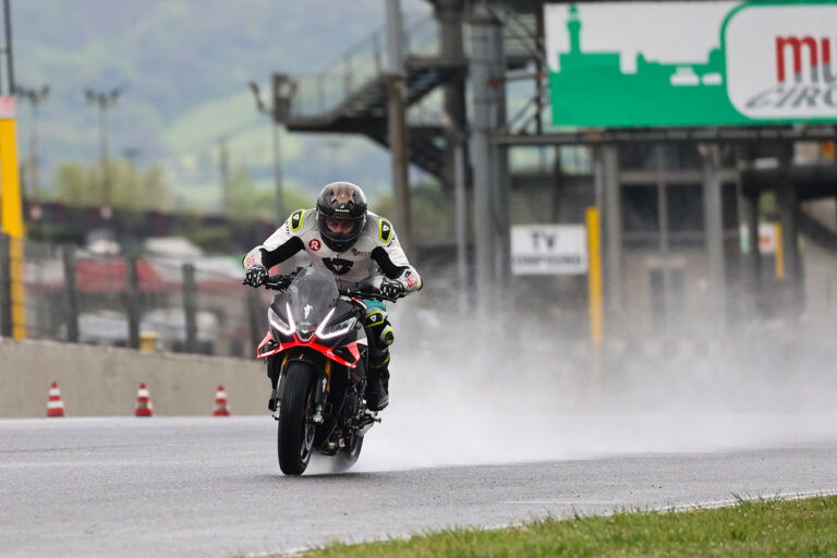prova Aprilia Tuono V4 Factory 2025