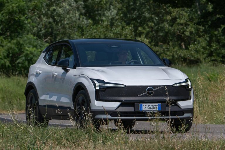 Volvo EX30 Cross Country