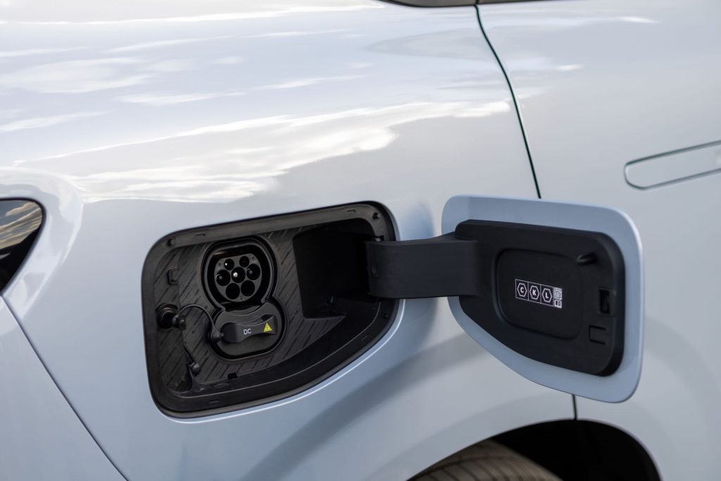 sportello ricarica elettrica Leapmotor B10 REEV 