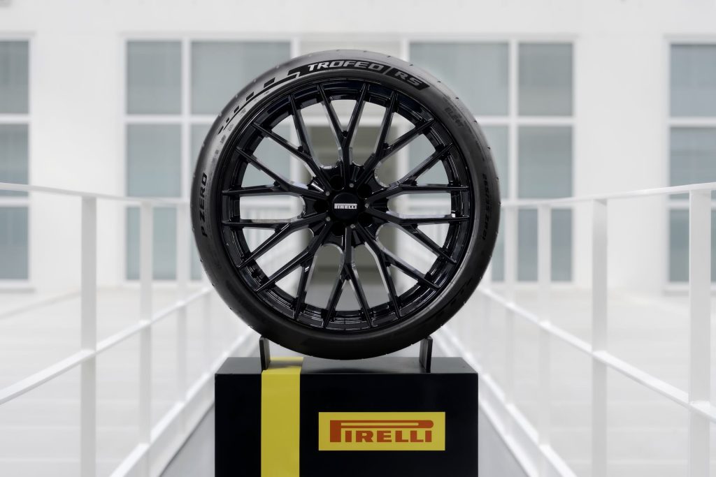 Pirelli P Zero Trofeo RS