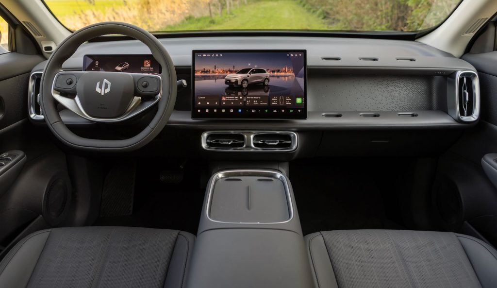 plancia Leapmotor B10 REEV Hybrid