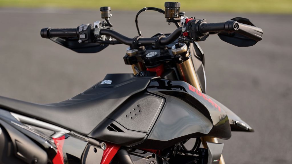 Ducati Hypermotard 698 Mono Nera MY27