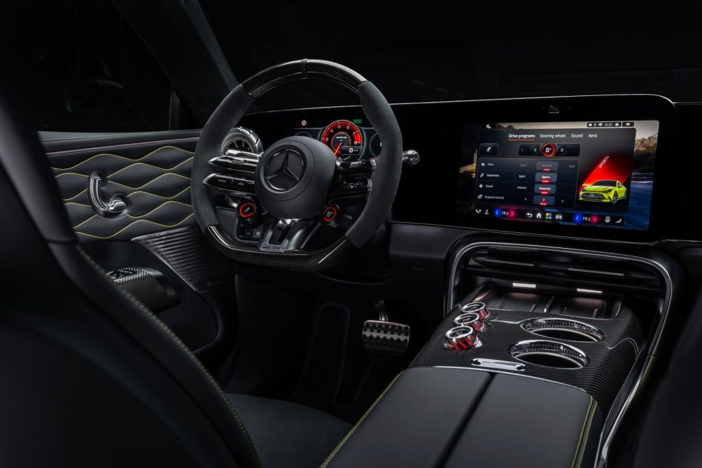 posto guida Mercedes-AMG GT Coupé4