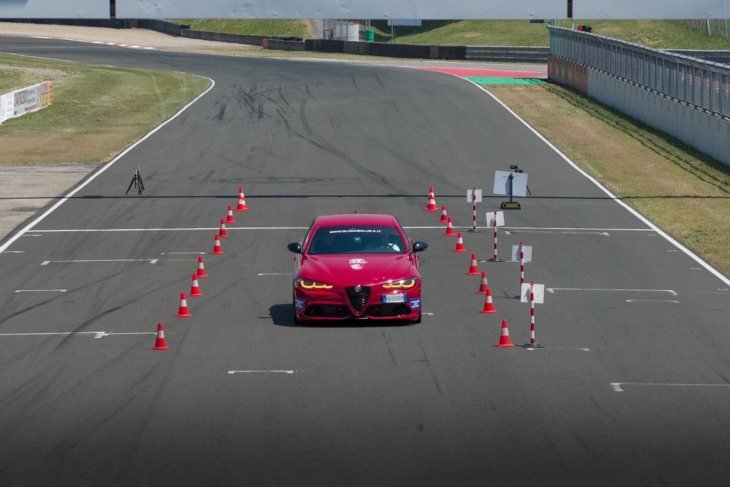 Alfa Romeo Giulia in pista a Varano