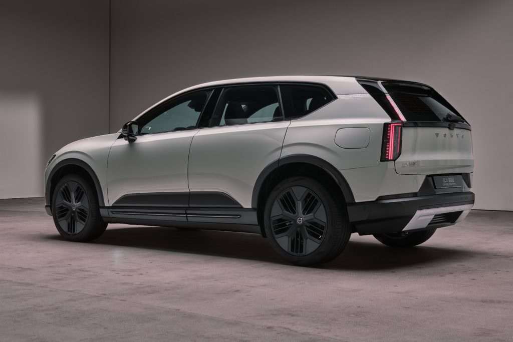 Volvo EX60 Cross Country