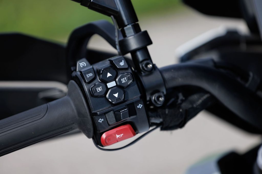 comandi manubrio Benelli TRK 902 Stradale 2026