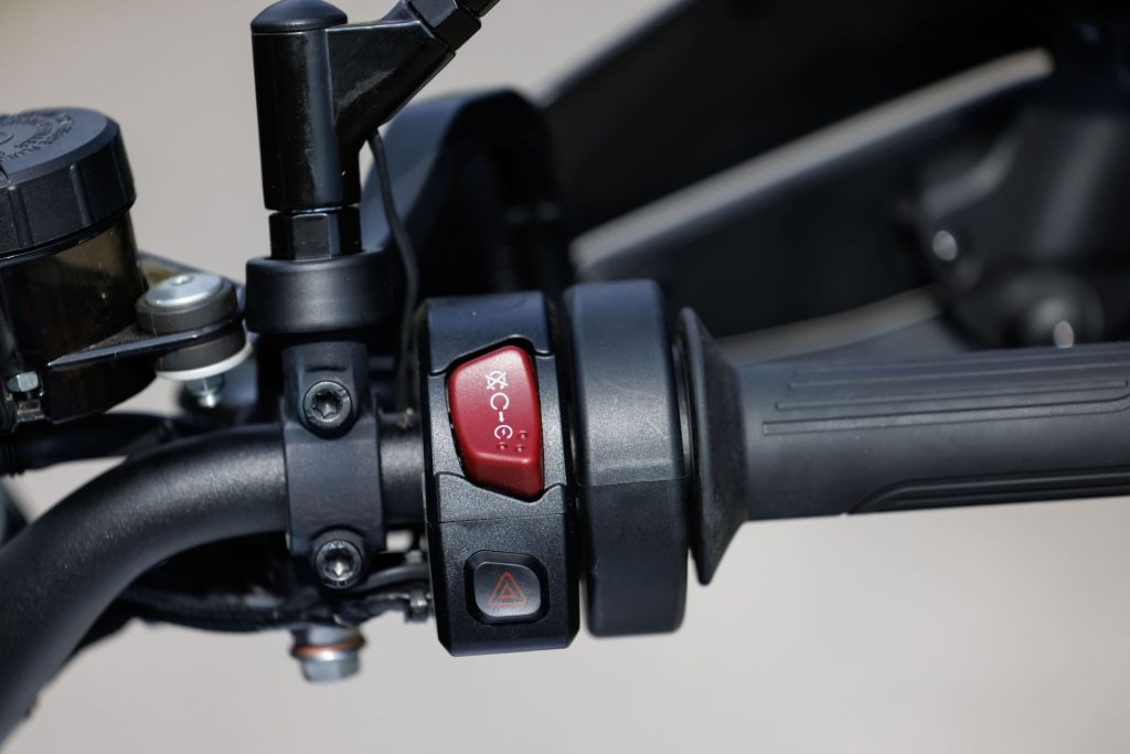 comandi manubrio Benelli TRK 902 Stradale 2026
