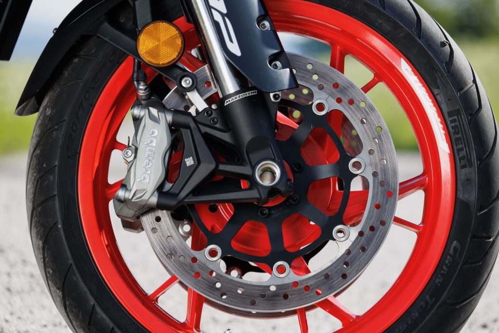 freni Benelli TRK 902 Stradale 2026