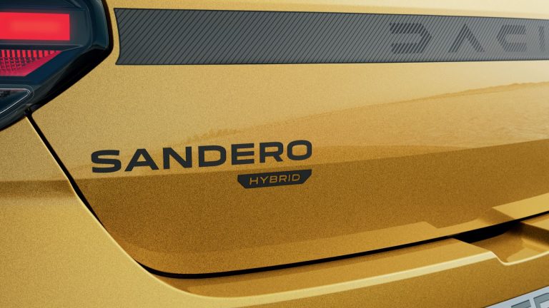 Dacia Sandero Stepway full hybrid 155