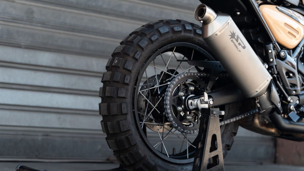 Dune 400, la special su base Triumph Scrambler 400 XC