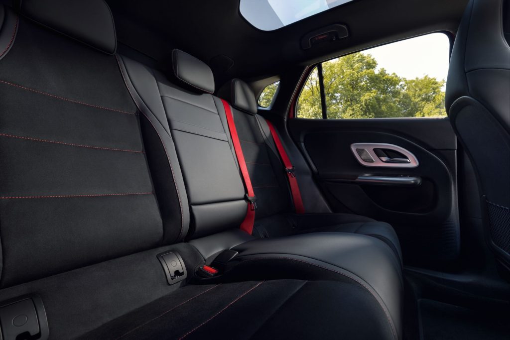 divano Nuova Mercedes-Benz GLA elettrica