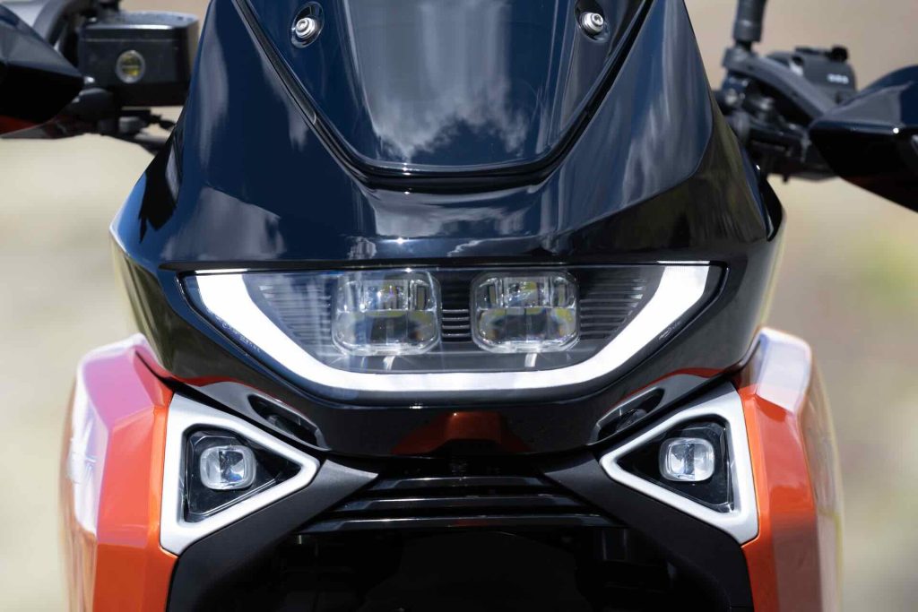 Norton Atlas faro anteriore